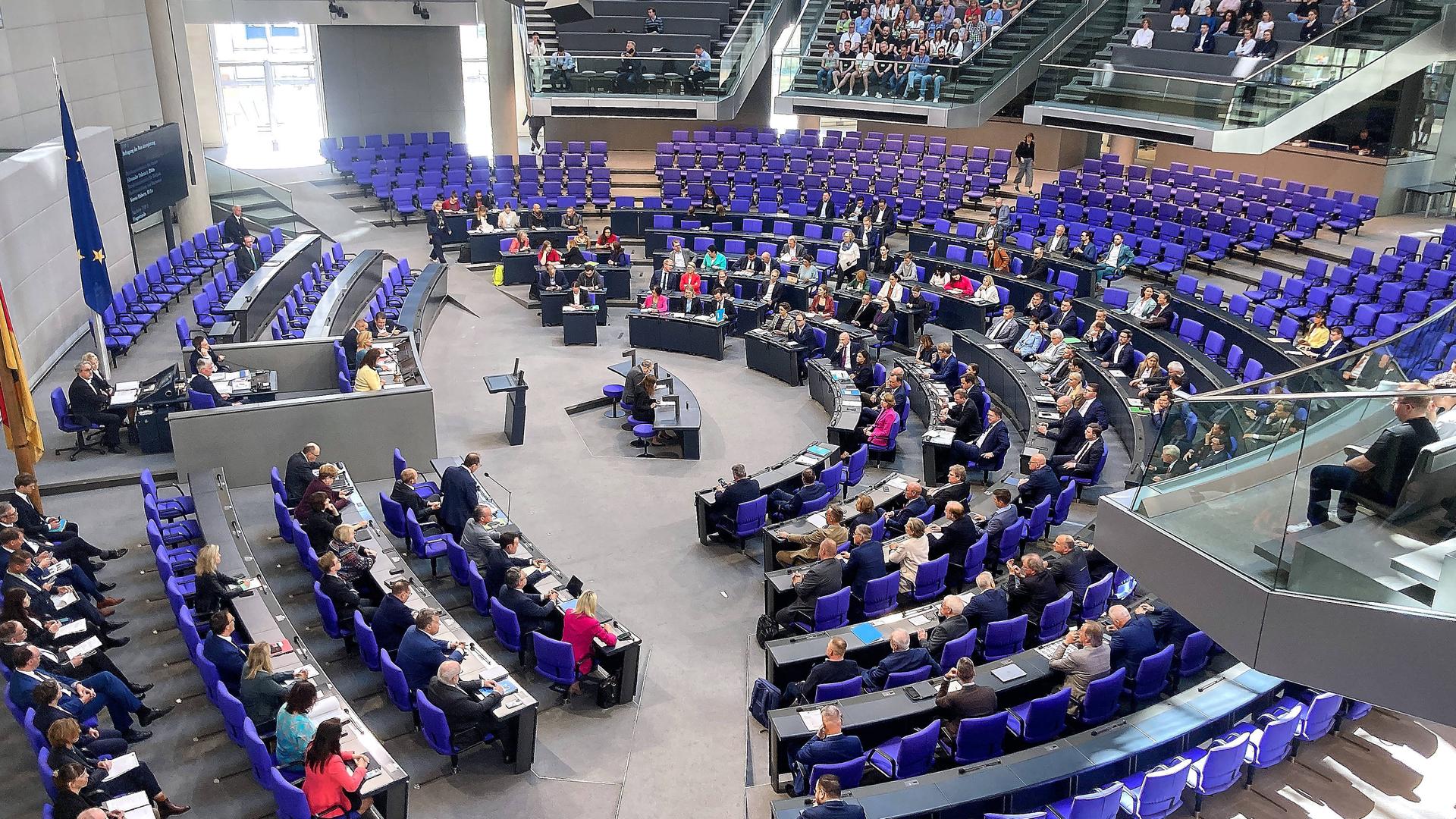 Abgeordnete im Bundestag (Archivbild) Abgeordnete im Bundestag (Archivbild)