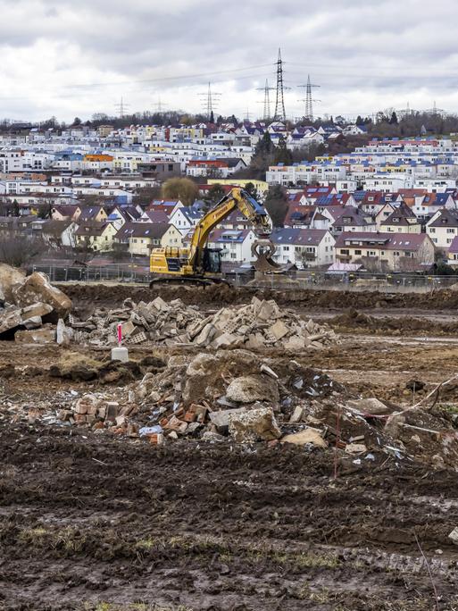 Bauarbeiten für ein neues Baugebiet für 460 Wohnungen am neuen Quartier Böckinger Straße im Stuttgarter Stadtteil Zuffenhausen-Rot. Flächenversiegelung auf fast sechs Hektar Ackerland. Bauarbeiten für ein neues Baugebiet für 460 Wohnungen am neuen Quartier Böckinger Straße im Stuttgarter Stadtteil Zuffenhausen-Rot. Flächenversiegelung auf fast sechs Hektar Ackerland.