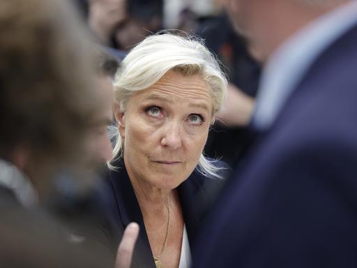 Marine Le Pen auf dem Salon de l'Agriculture im Februar 2026. Die Agrarmesse fand auf dem Gelände der Paris Expo Porte de Versailles in Paris statt Marine Le Pen auf dem Salon de l'Agriculture im Februar 2026. Die Agrarmesse fand auf dem Gelände der Paris Expo Porte de Versailles in Paris statt