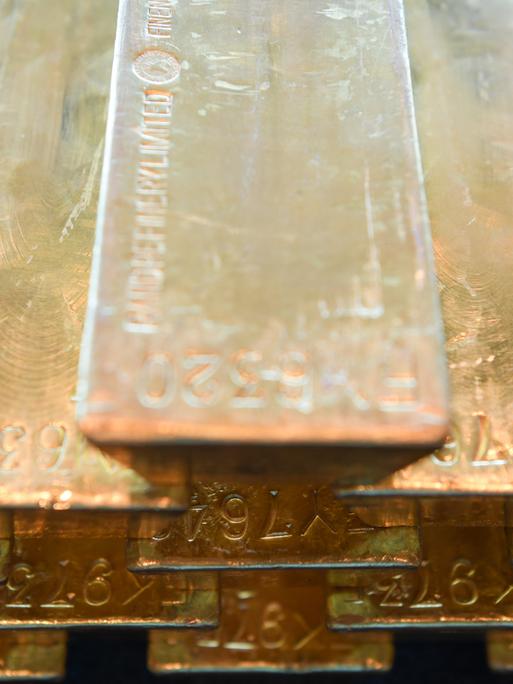 Übereinandergestapelte Goldbarren