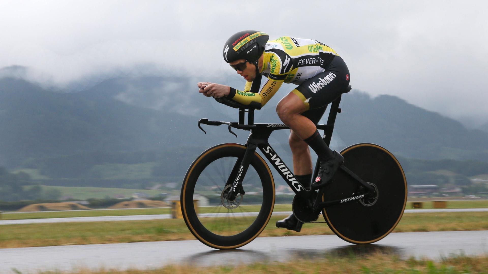 Christoph Strasser auf dem Rennrad.