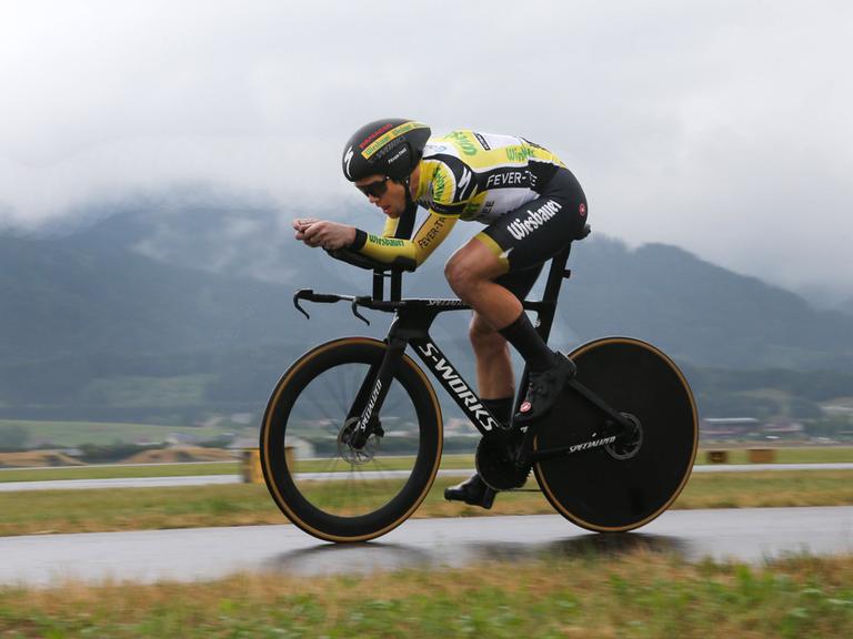 Christoph Strasser auf dem Rennrad.