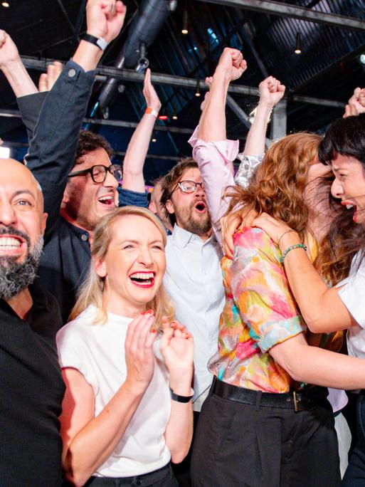 Wahlparty von der Linken Berlin mit Ferat Kocak, Ines Schwerdtner, Kerstin Wolter und Elif Eralp Wahlparty von der Linken Berlin mit Ferat Kocak, Ines Schwerdtner, Kerstin Wolter und Elif Eralp