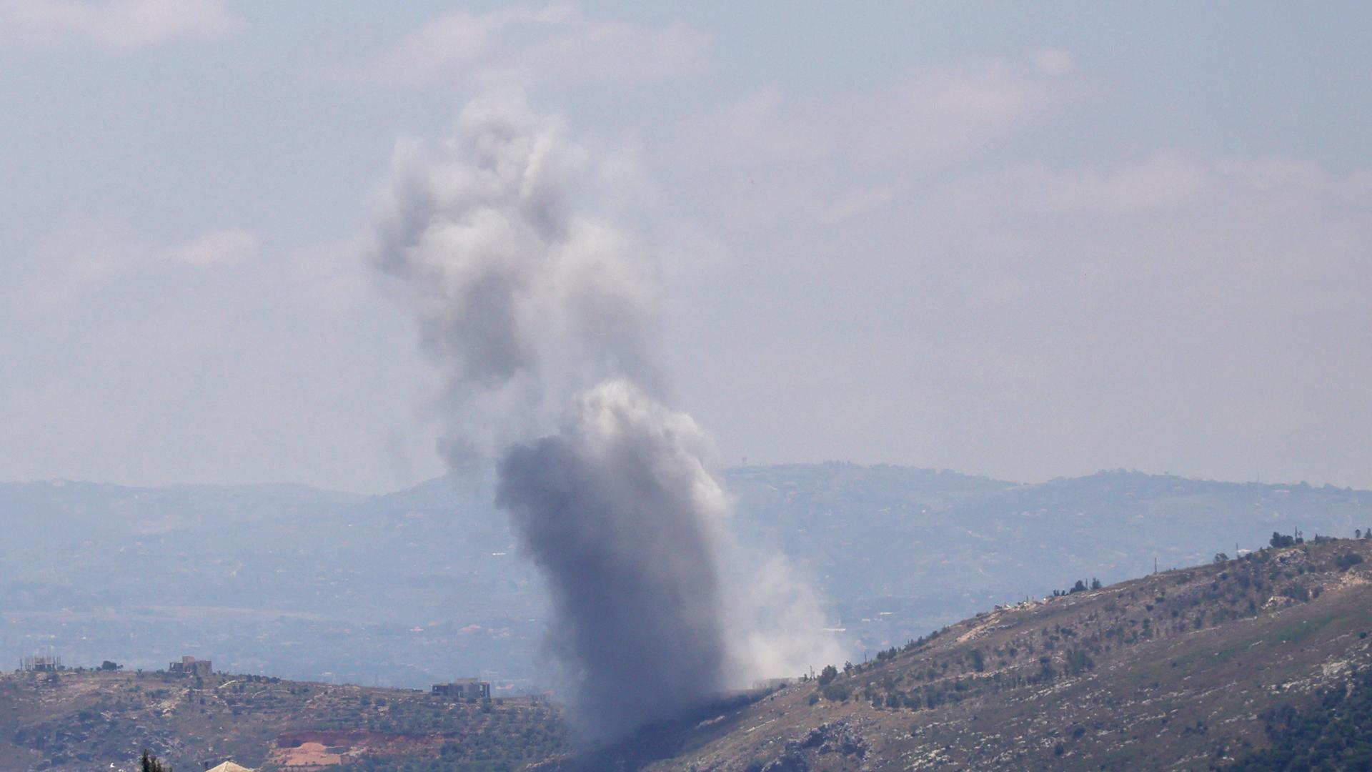 Aufsteigender Rauch nach einem israelischen Angriff auf das libanesische Dorf Yohmor am 26.05.2026. Aufsteigender Rauch nach einem israelischen Angriff auf das libanesische Dorf Yohmor am 26.05.2026.