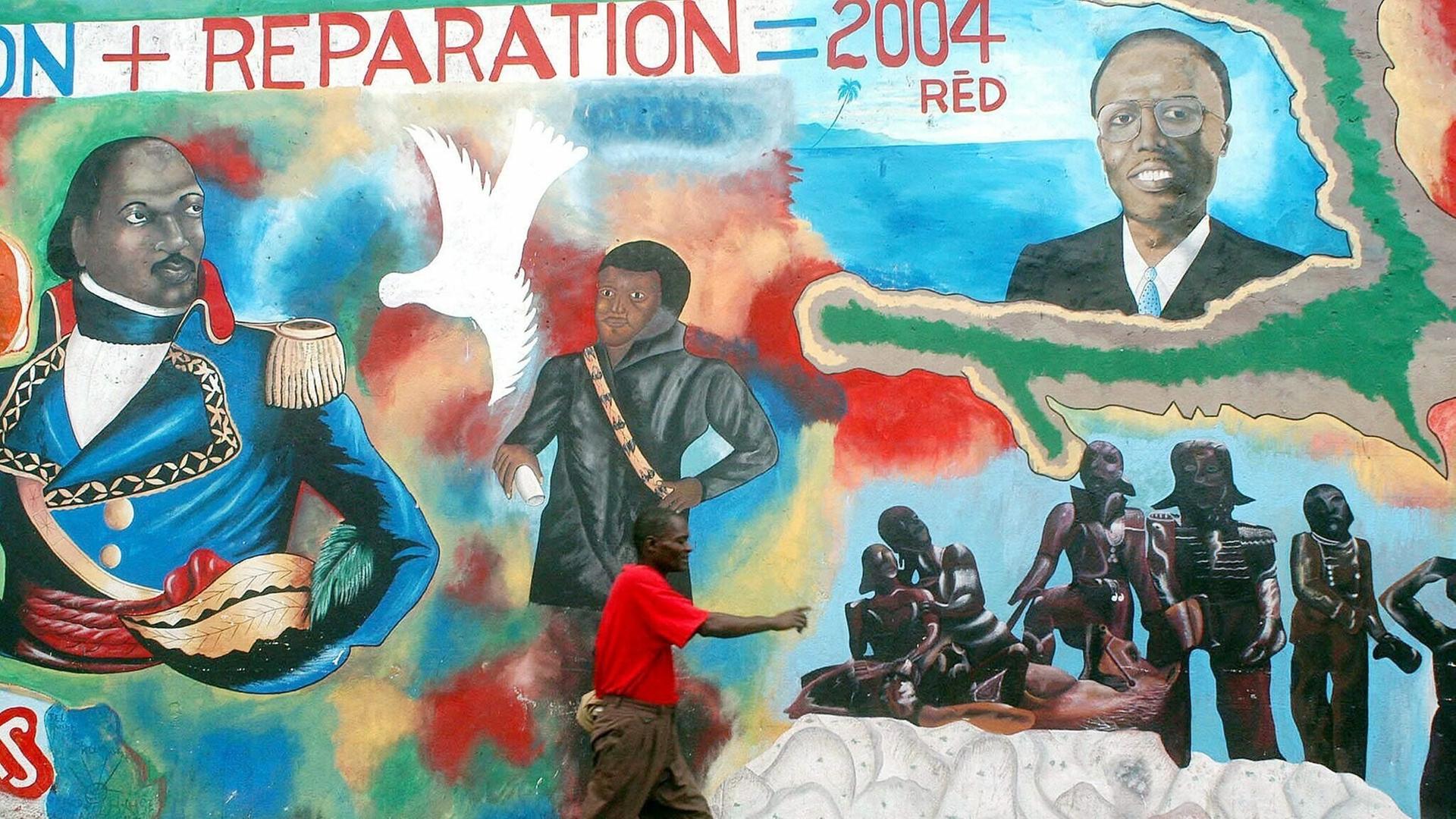 Ein Graffito in der haitianischen Hauptstadt Port-au-Prince zeigt zwei Männer in historischen Anzügen. Ebenso in Abstraktion Menschen scheinbarer in einer Kampfhandlung mit einem gefallen Pferd.