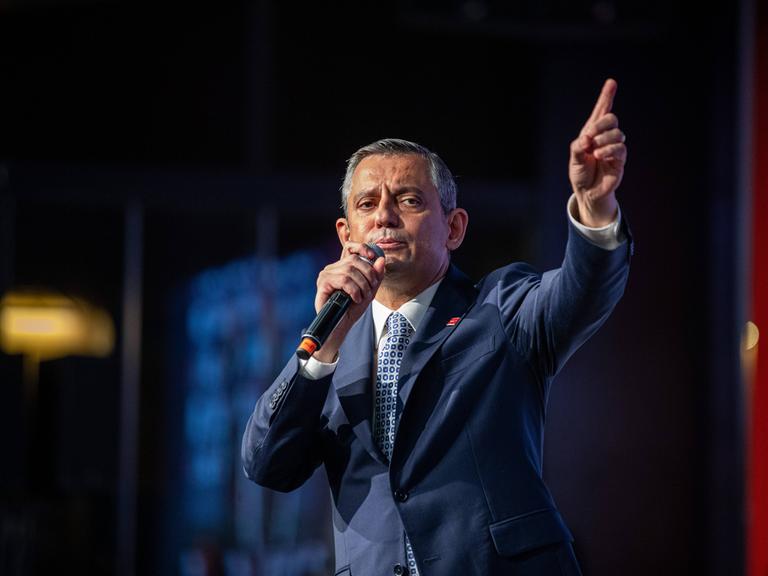 Der Vorsitzende der größten Oppositionspartei der Türkei, CHP, Özgür Özel