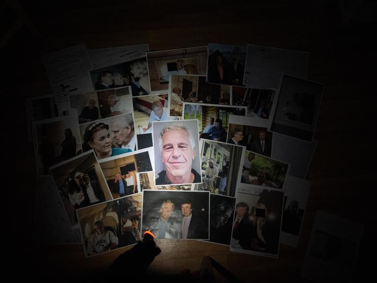 Fotos aus den Epstein Files, die das US Department of Justice veröffentlicht hat.