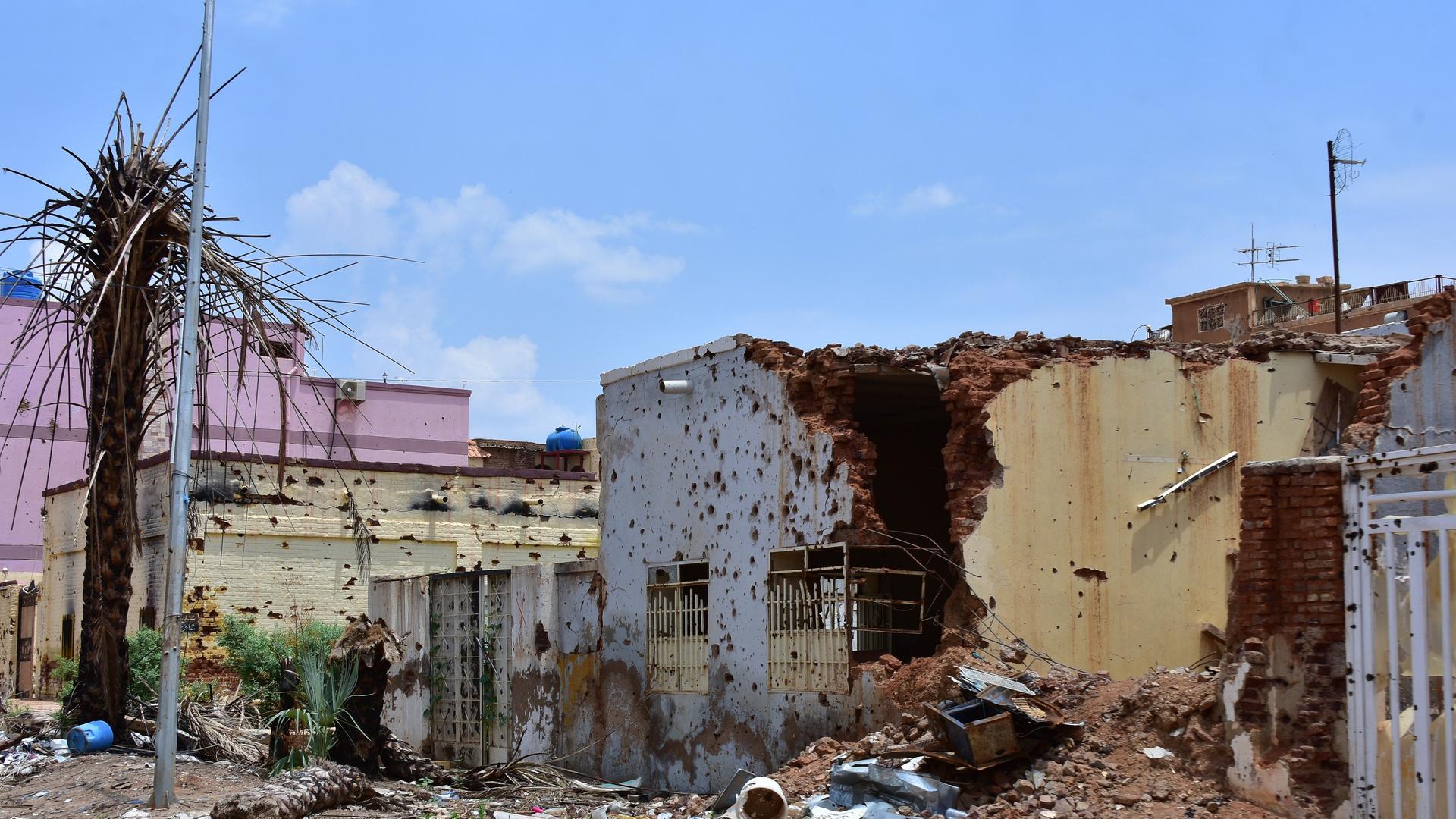 Zerstörte Gebäude, von Kugeln durchlöchert im Sudan. Zerstörte Gebäude, von Kugeln durchlöchert im Sudan.