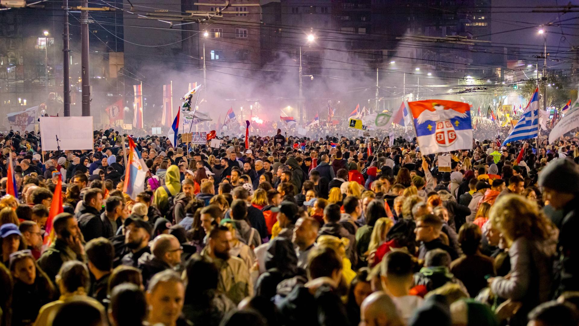 Studierende protestieren in Belgrad gegen die Regierung in Serbien Studierende protestieren in Belgrad gegen die Regierung in Serbien