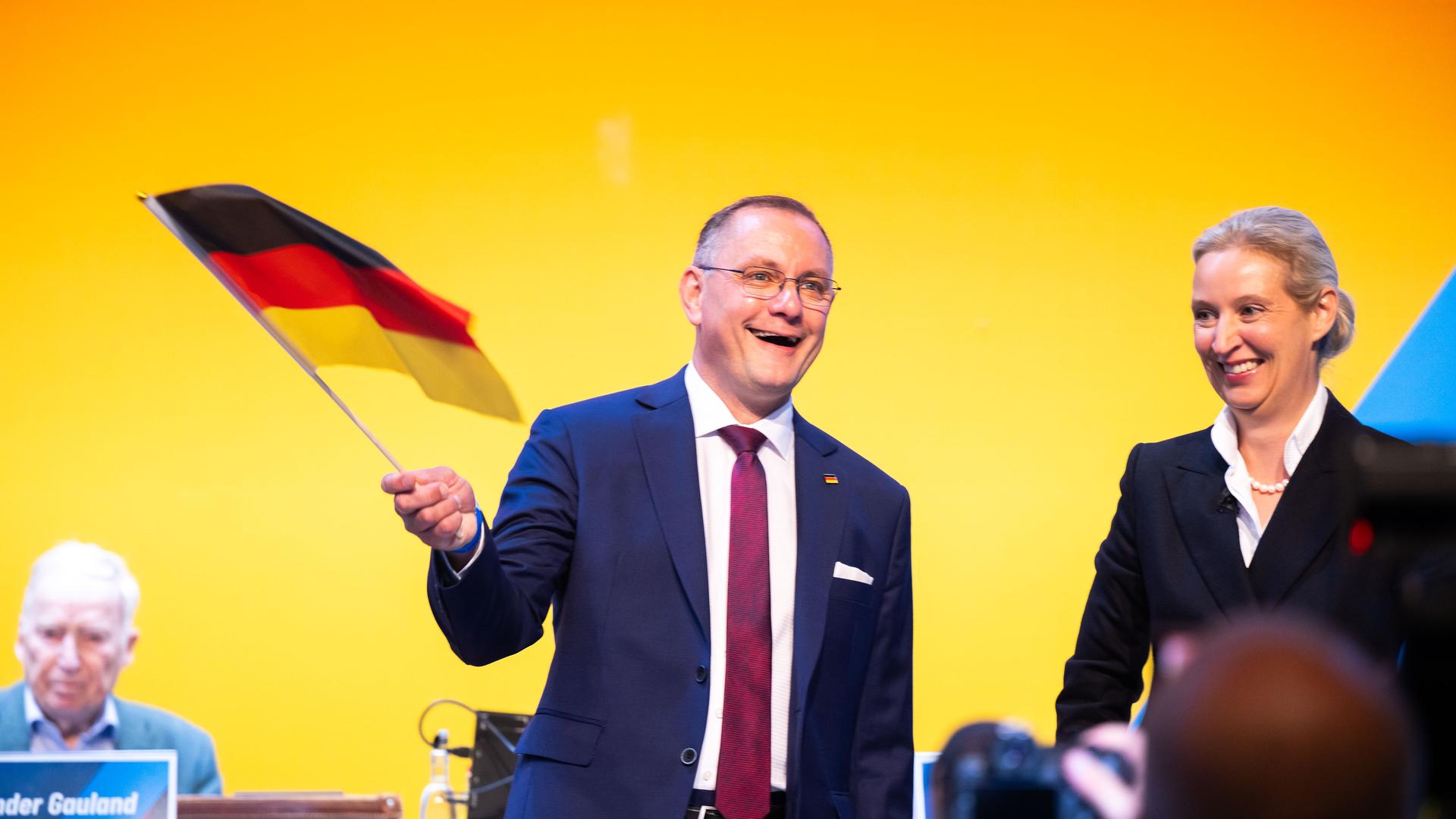 Alice Weidel, Bundesvorsitzende und Fraktionsvorsitzende der AfD und Tino Chrupalla, Vorsitzender der AfD-Bundestagsfraktion, am 04.07.2026 in Erfurt auf dem Bundesparteitag Alice Weidel, Bundesvorsitzende und Fraktionsvorsitzende der AfD und Tino Chrupalla, Vorsitzender der AfD-Bundestagsfraktion, am 04.07.2026 in Erfurt auf dem Bundesparteitag