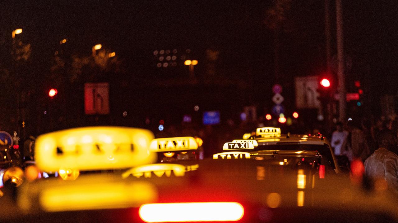 Ein echtes Geschäft für Taxiunternehmen: Rhein in Flammen in Bonn im Mai 2025