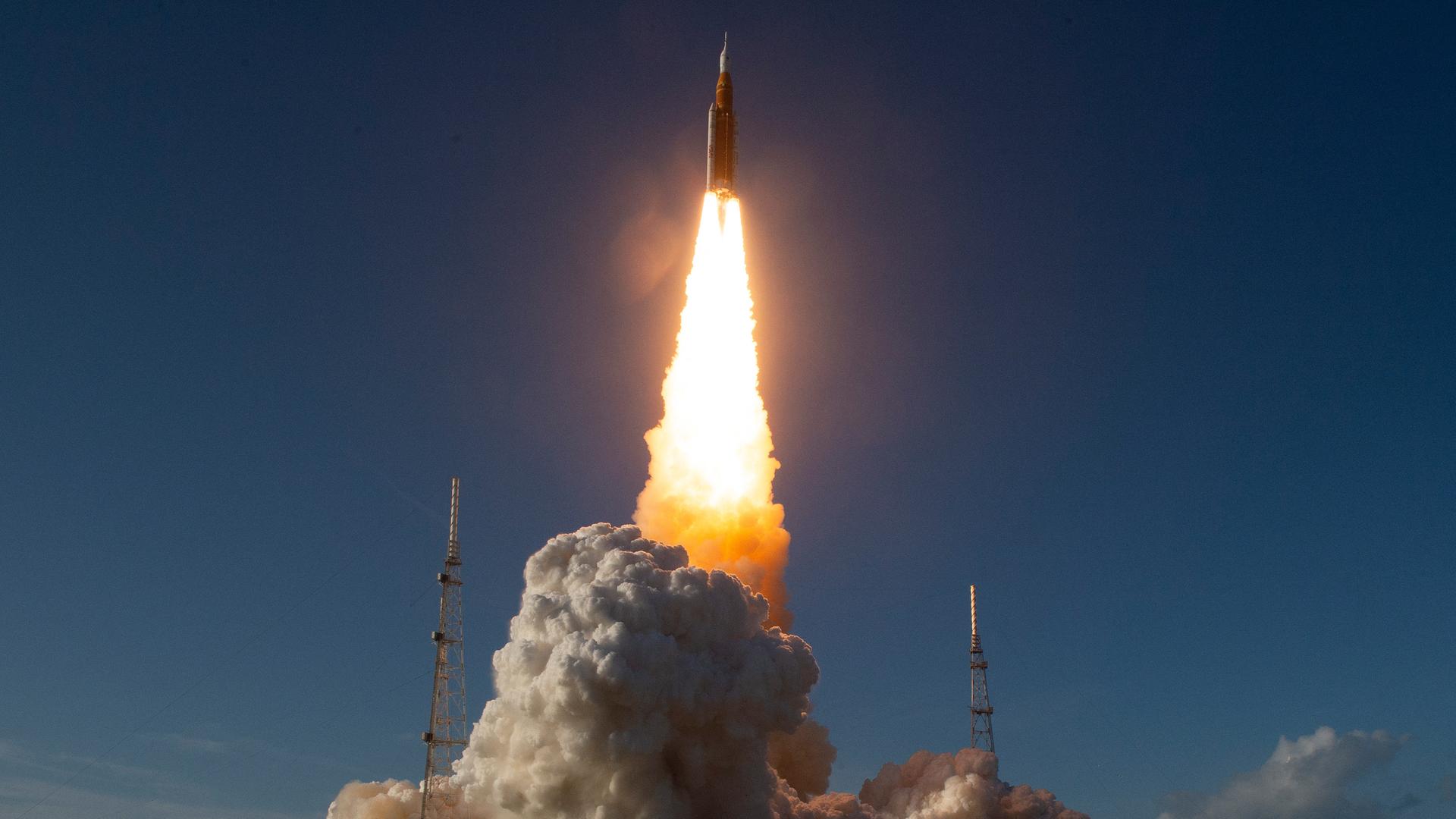 Die bemannte Mondmission Artemis II startet am 1. April 2026 von Startrampe 39B des Kennedy Space Center in Cape Canaveral, Florida.