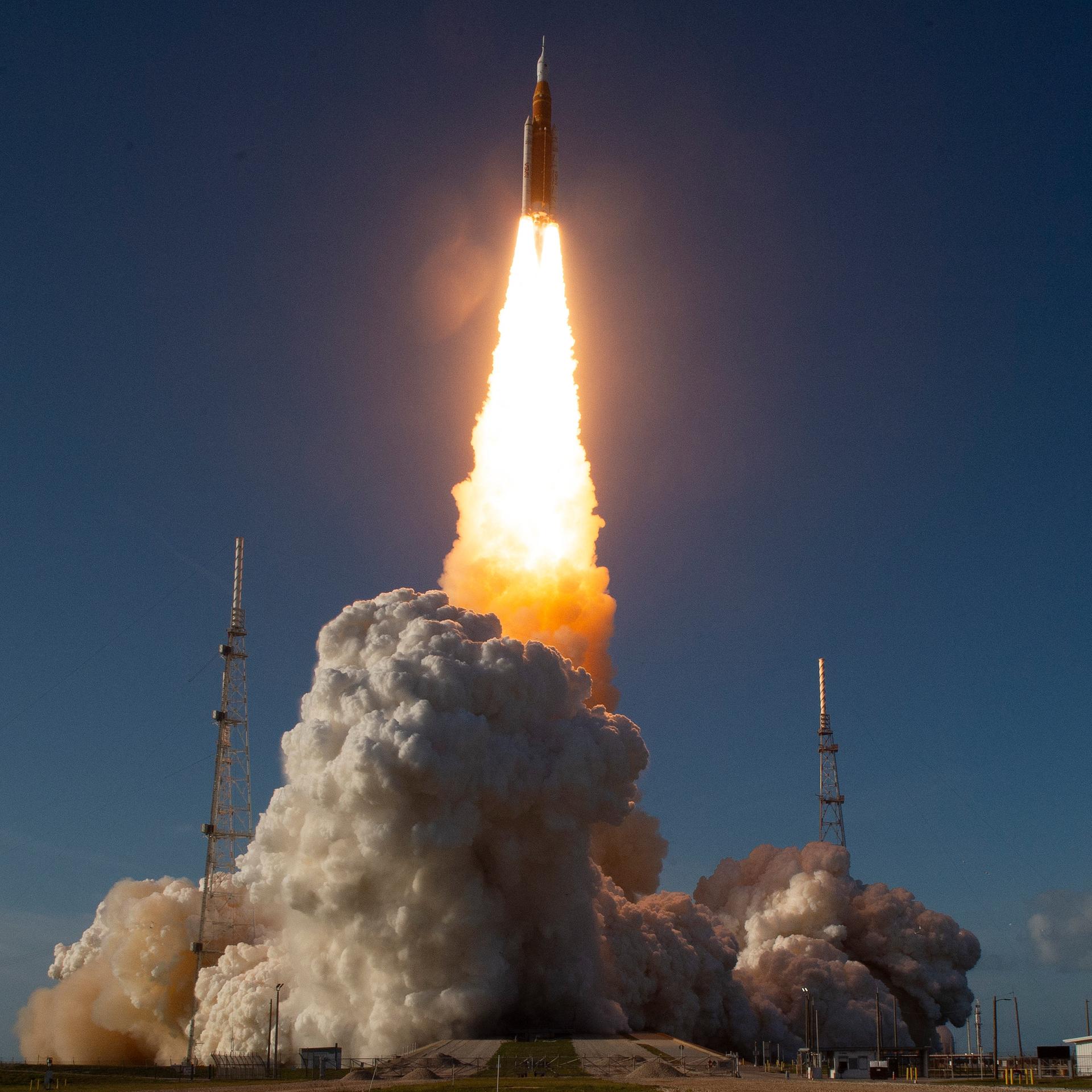 Die bemannte Mondmission Artemis II startet am 1. April 2026 von Startrampe 39B des Kennedy Space Center in Cape Canaveral, Florida.