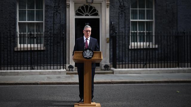 Der britische Premierminister Keir Starmer kündigt am Morgen des 22. Juni 2026 vor Downing Street 10 seinen Rücktritt an