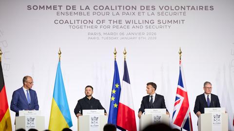 Grosser Ukraine-Gipfel in Paris am 06.01.2026. v.li:Bundeskanzler Friedrich MERZ, Praesident Wolodymyr Selenskyj,Emmanuel Macron,Keir STARMER