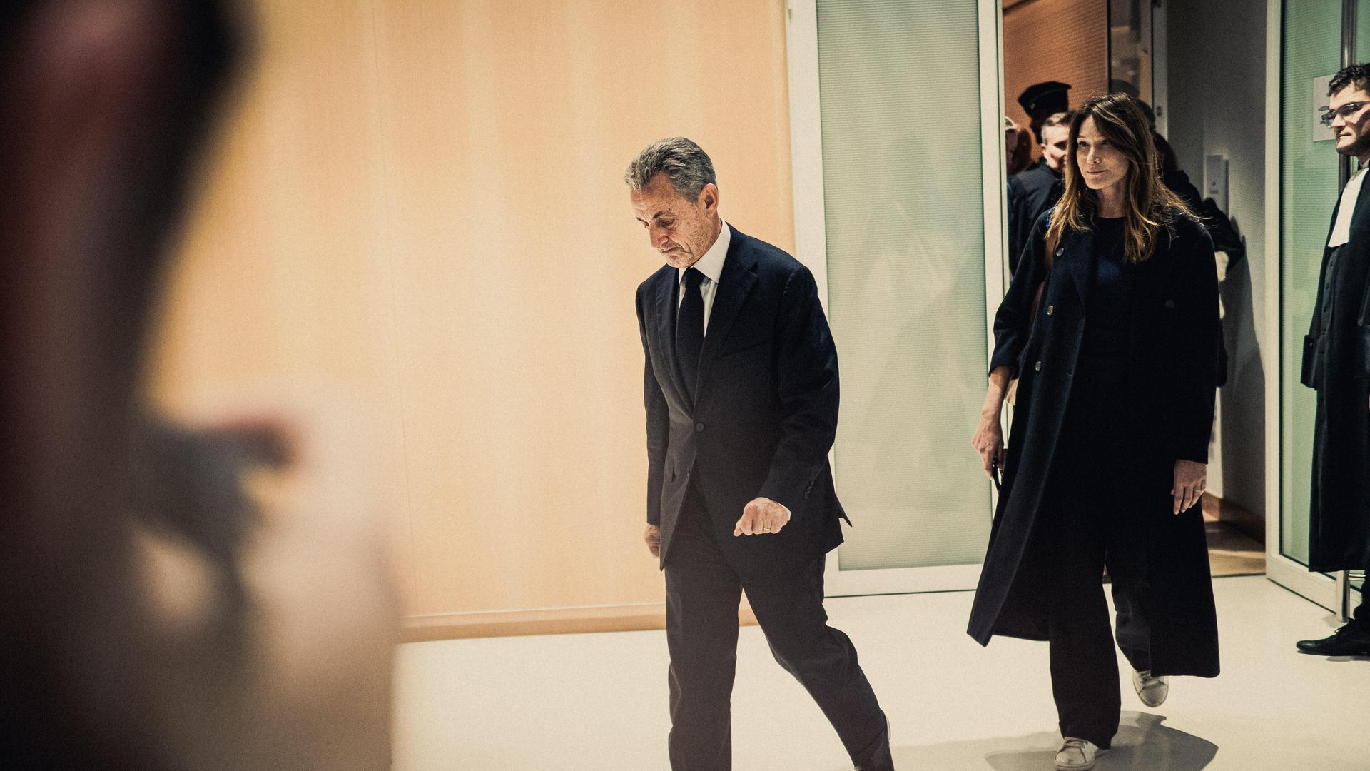 Nicolas Sarkozy, ehemaliger Präsident der Französischen Republik, verlässt nach dem Urteil in seinem Prozess wegen illegaler Wahlkampffinanzierung aus Libyen für seinen erfolgreichen Präsidentschaftswahlkampf 2007 das Strafgericht in Paris am 25.… Nicolas Sarkozy, ehemaliger Präsident der Französischen Republik, verlässt nach dem Urteil in seinem Prozess wegen illegaler Wahlkampffinanzierung aus Libyen für seinen erfolgreichen Präsidentschaftswahlkampf 2007 das Strafgericht in Paris am 25.…