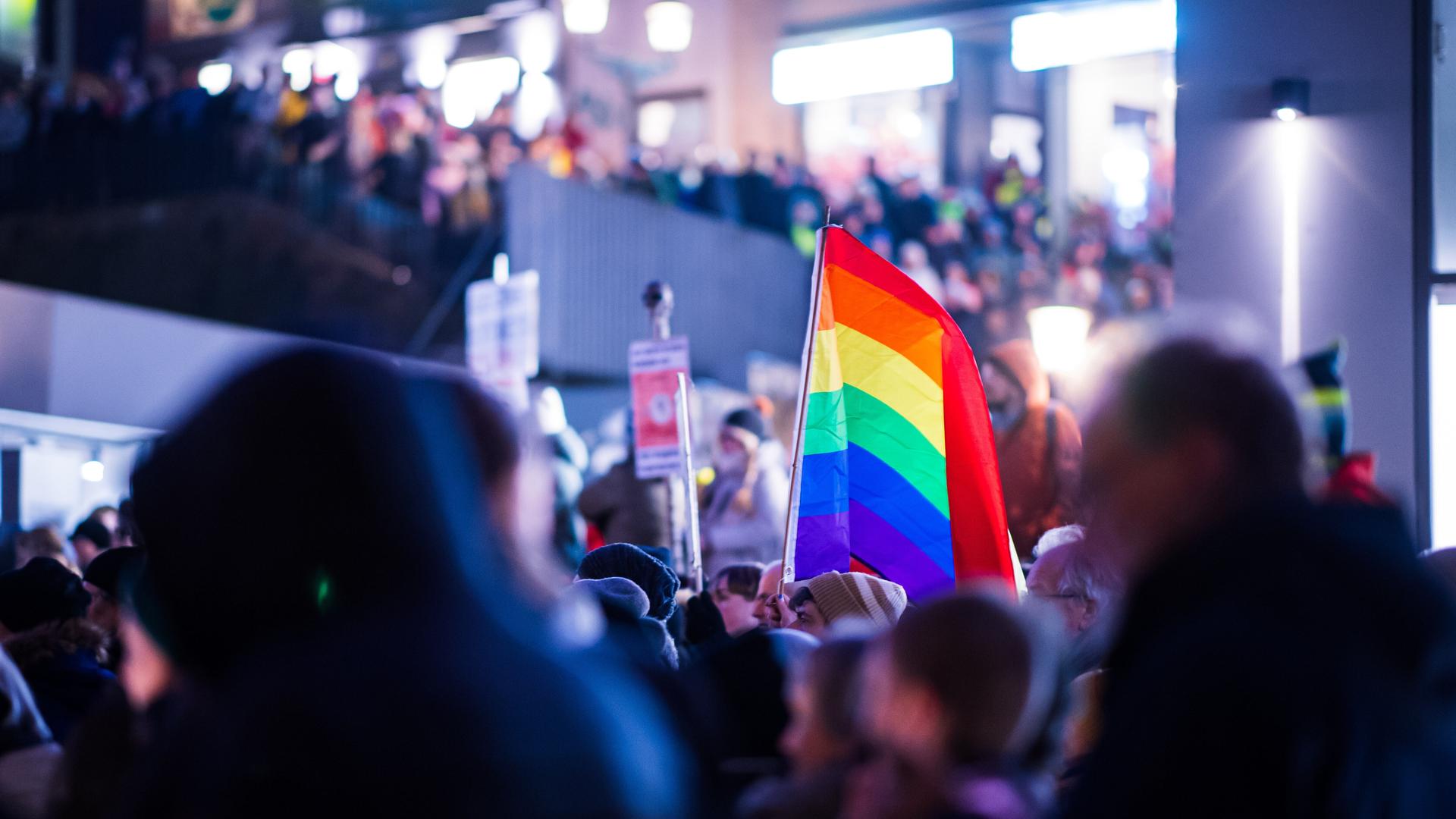 Demonstration gegen Neue Rechte in Minden: Bürgerinnen und Bürger protestieren gegen Rechtsextremismus Demonstration gegen Neue Rechte in Minden: Bürgerinnen und Bürger protestieren gegen Rechtsextremismus