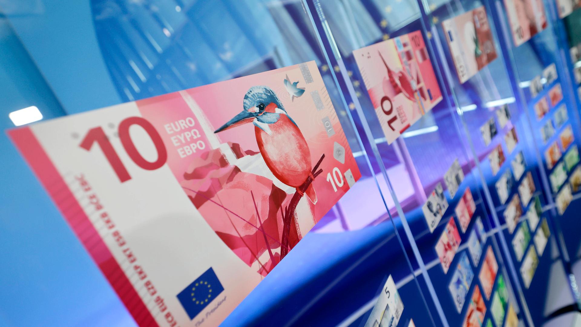 Entwuerfe fuer neue Euro-Banknoten bei der Pressekonferenz der Europaeischen Zentralbank in der EZB in Frankfurt.