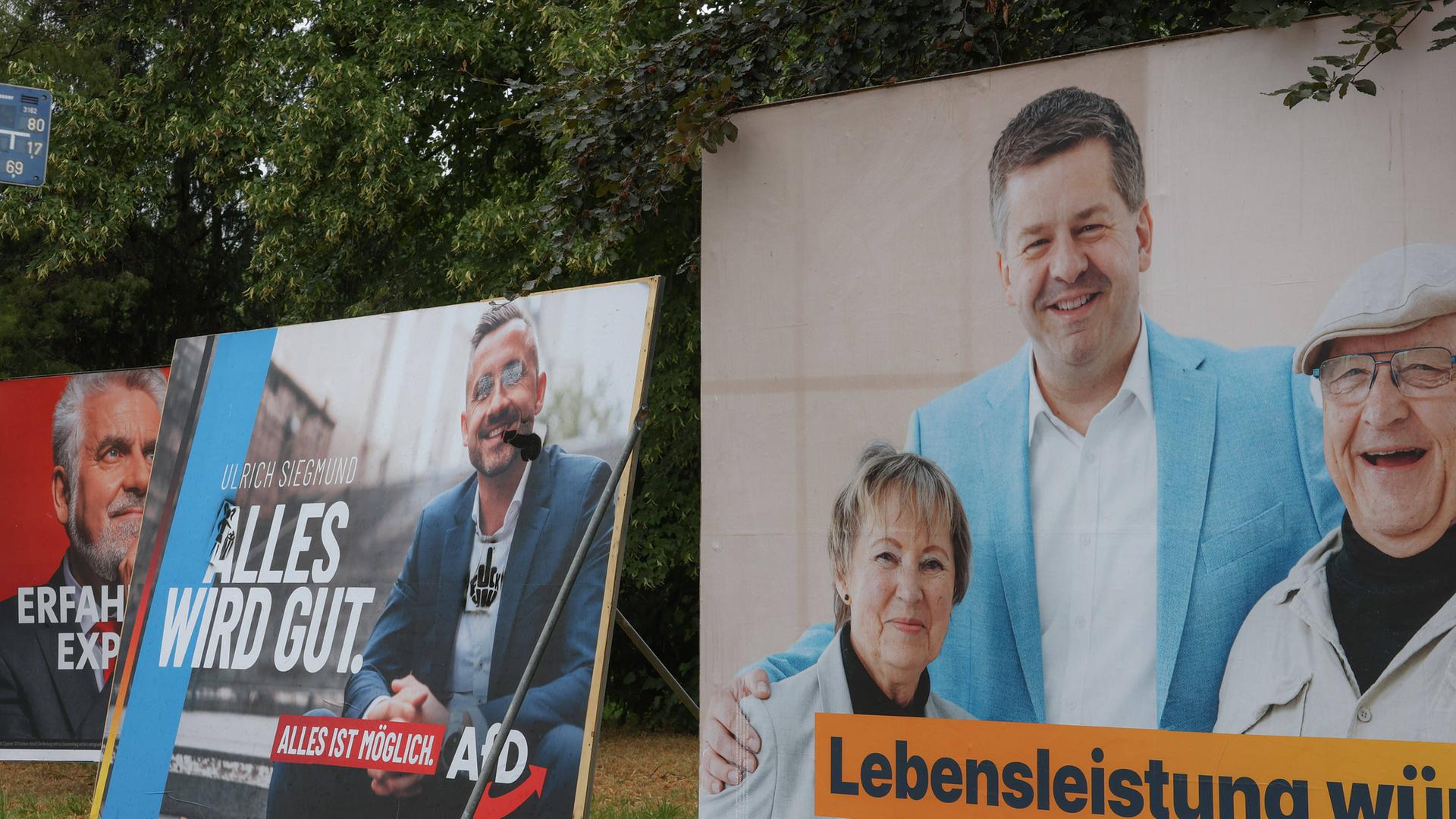 Wahlplakate von Armin Willingmann (SPD), Ulrich Siegmund (Alternative für Deutschland, AfD) und Ministerpräsident Sven Schulze (CDU) für die Landtagswahl in Sachsen-Anhalt im September 2026, fotografiert im Juli 2026 in Magdeburg Wahlplakate von Armin Willingmann (SPD), Ulrich Siegmund (Alternative für Deutschland, AfD) und Ministerpräsident Sven Schulze (CDU) für die Landtagswahl in Sachsen-Anhalt im September 2026, fotografiert im Juli 2026 in Magdeburg