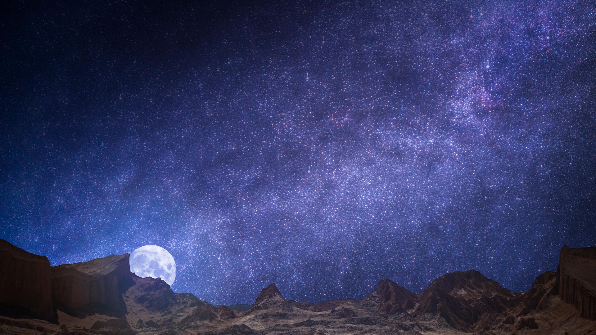 Das Valle de la Luna (Mondtal) in der Nähe von San Pedro de Atacama, Chile. Strahlender Sternenhimmel und Mond bei Nacht.