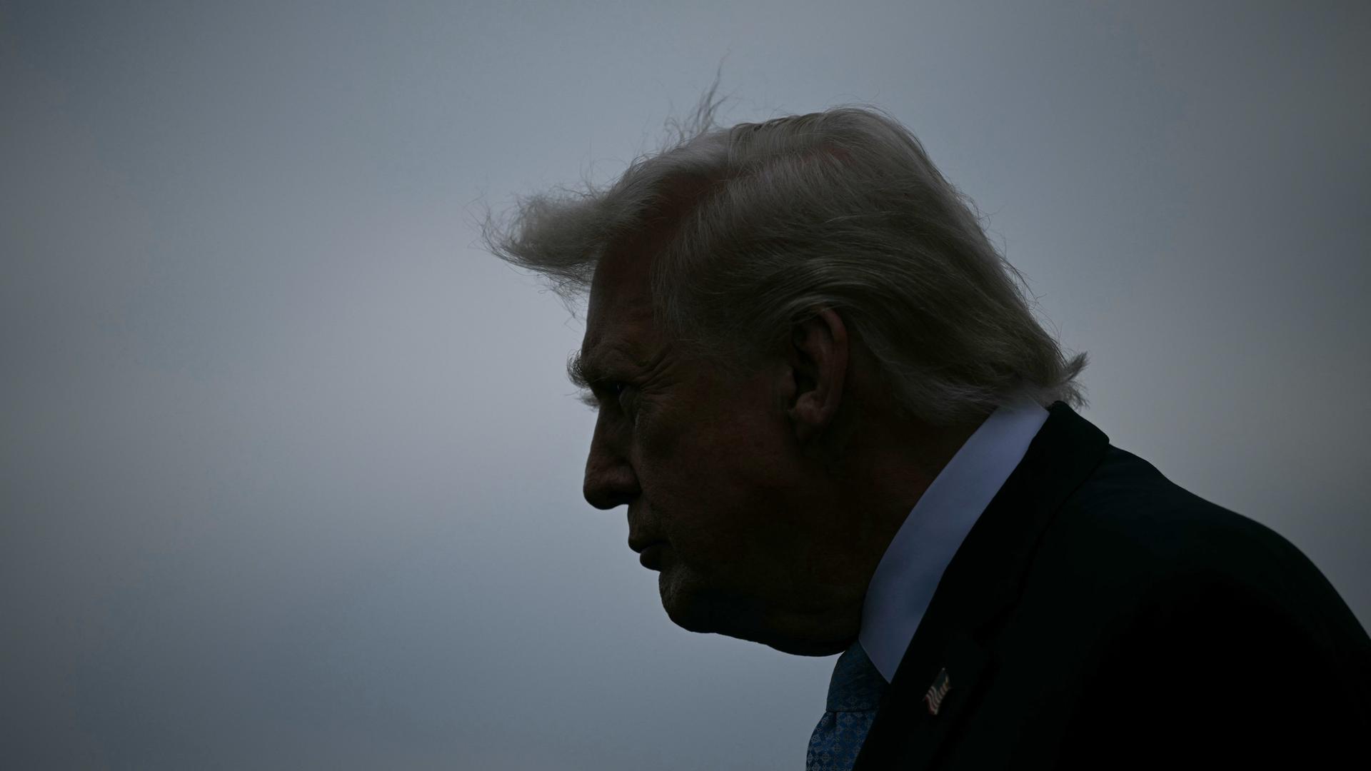 Donald Trumps Profil im Gegenlicht (USA, Washington DC, 20.03.2026) Donald Trumps Profil im Gegenlicht (USA, Washington DC, 20.03.2026)