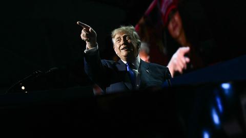 Donald Trumps Profil im Gegenlicht (USA, Washington DC, 20.03.2026)