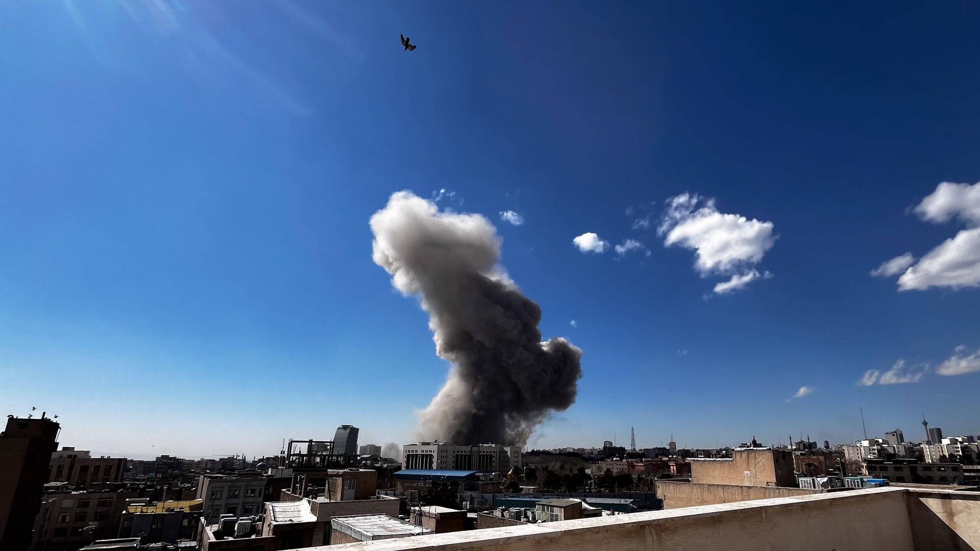 Rauchsäule in Teheran