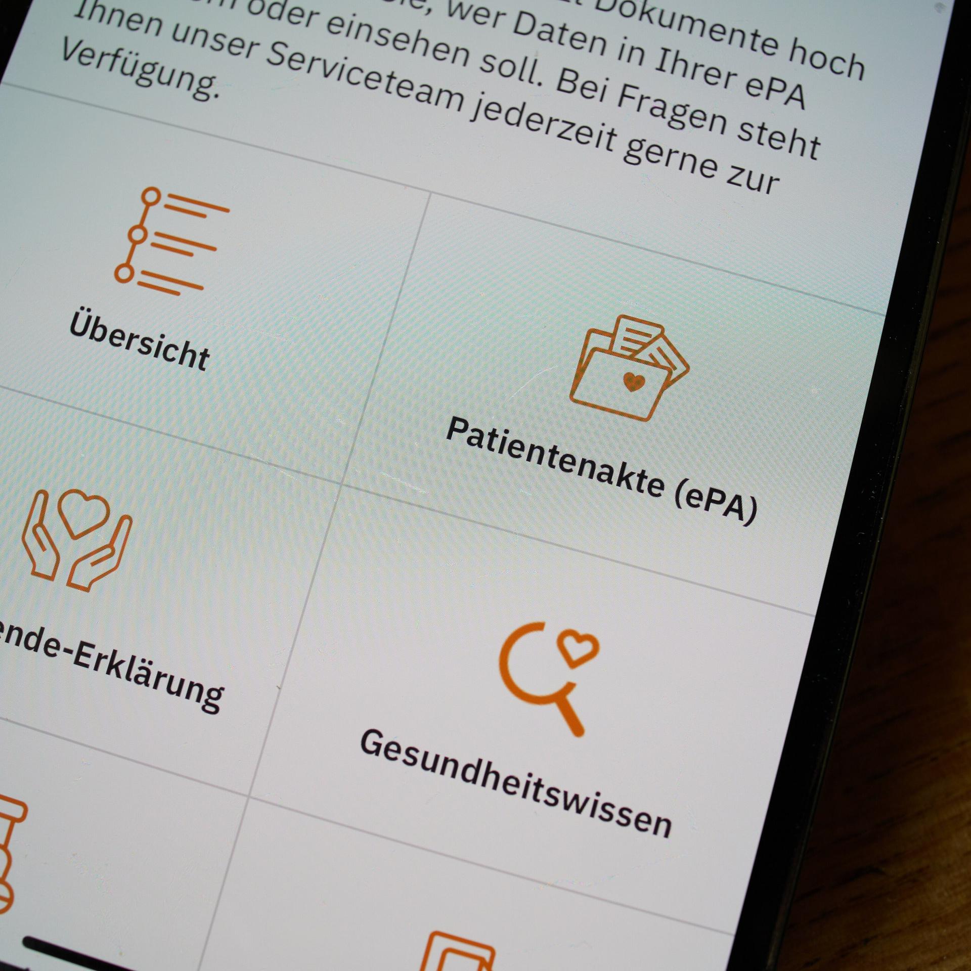 Blick auf den Zugang zu einer Patientenakte (ePA) der in einer App Krankenversicherung Viactiv auf einem Smartphone.