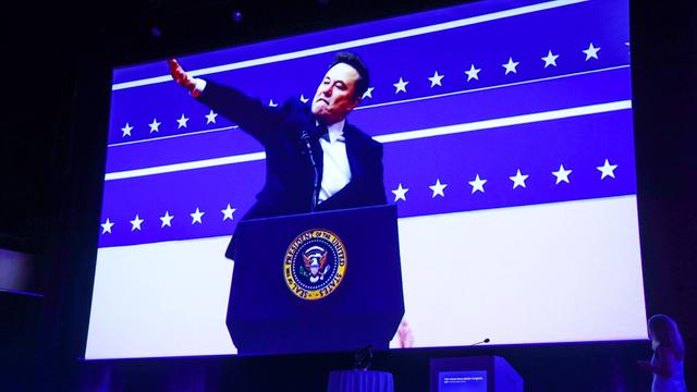 Beim World News Media Congress im Mai 2025 in Krakau wird der Clip mit Elon Musks Hitlergruß gezeigt.