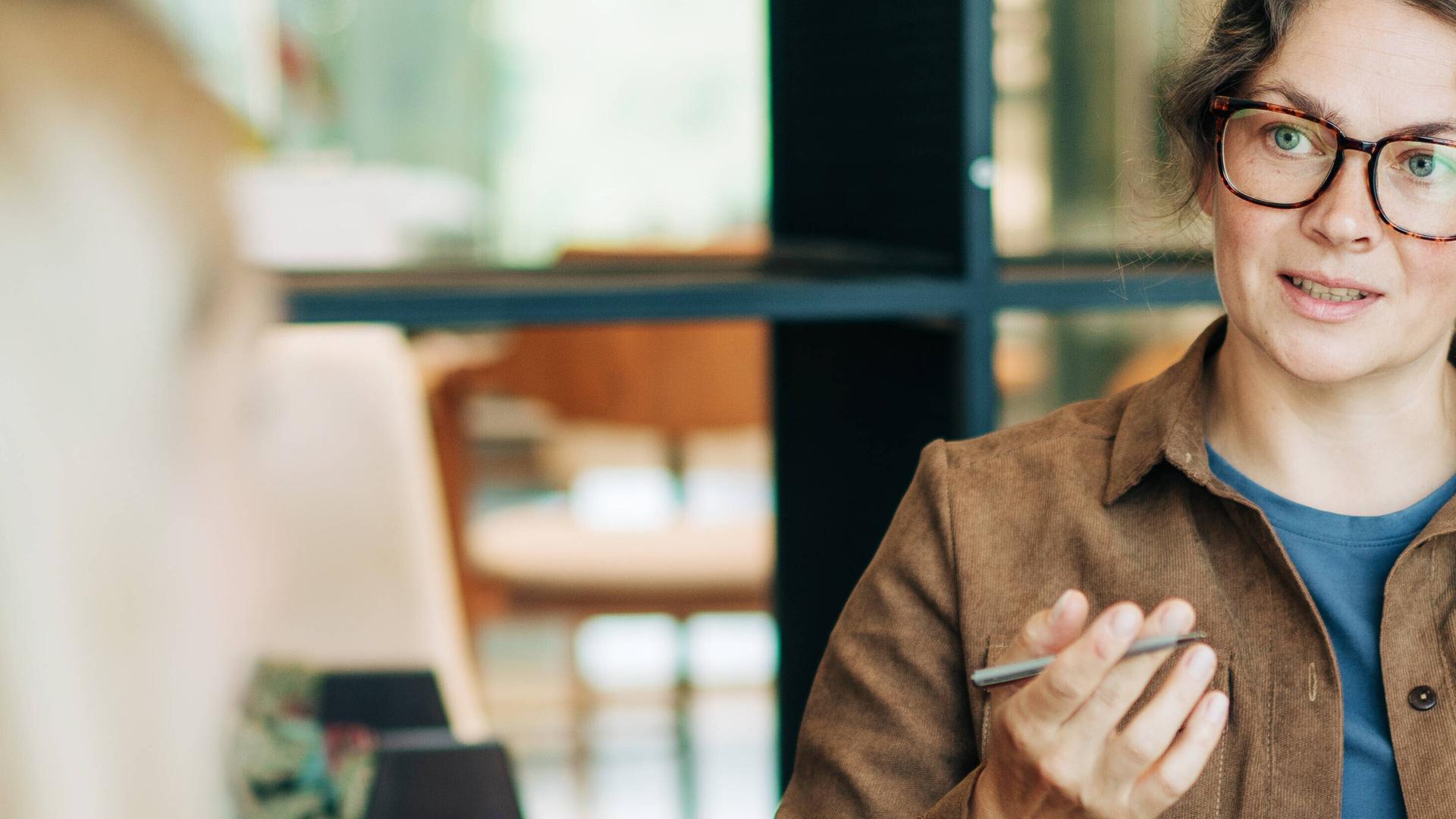 Gesprächssituation: Zwei Frauen in einer Therapiesitzung