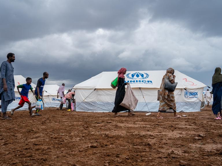Ein Flüchtlingscamp des UNHCR mit Geflüchteten aus dem Sudan Ein Flüchtlingscamp des UNHCR mit Geflüchteten aus dem Sudan