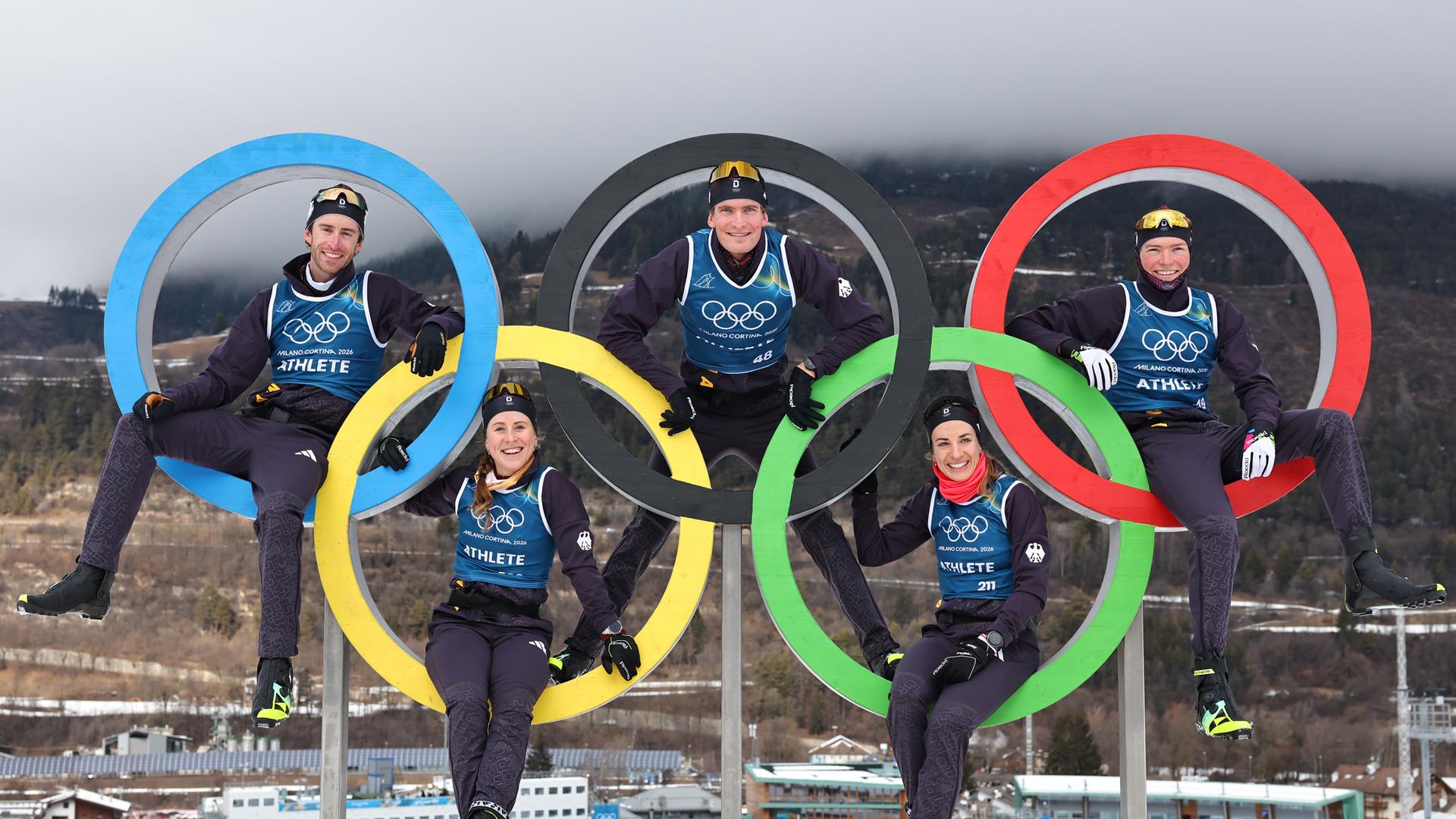 Bei den Olympischen Winter-Spielen 2026 sitzen deutsche Ski-Langläufer in den Olympischen Ringen. Bei den Olympischen Winter-Spielen 2026 sitzen deutsche Ski-Langläufer in den Olympischen Ringen.