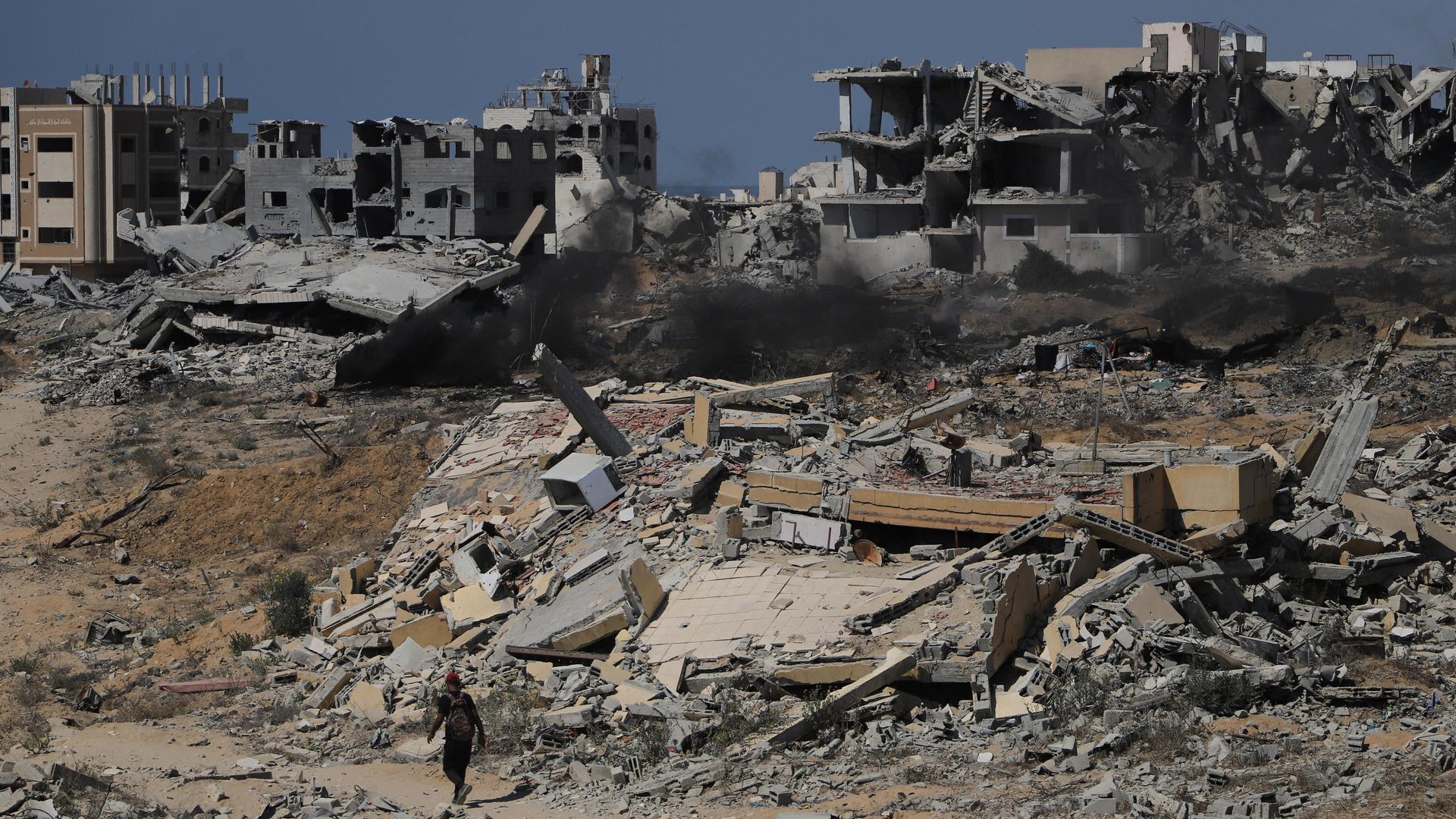 Blick auf das zerstörte Gaza-City, Häuser in Trümmern Blick auf das zerstörte Gaza-City, Häuser in Trümmern