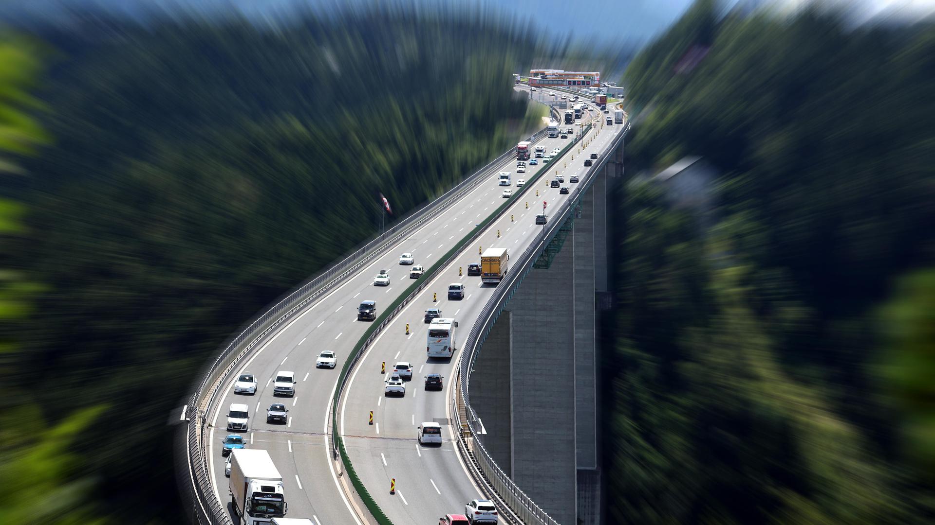Hier der Blick auf die Europabrücke an der Brenner Autobahn zwischen Patsch und Schönberg in Tirol bei Innsbruck, A13, wo am Samstag, 30.05.2026 eine Demo, Demonstration stattfinden wird Hier der Blick auf die Europabrücke an der Brenner Autobahn zwischen Patsch und Schönberg in Tirol bei Innsbruck, A13, wo am Samstag, 30.05.2026 eine Demo, Demonstration stattfinden wird