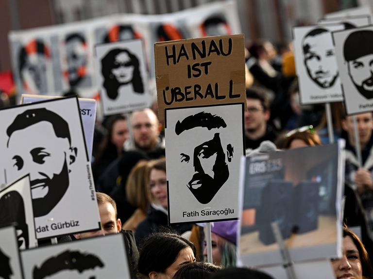 Demo in Hanau im Jahr 2023 - drei Jahre nach dem Attentat Demo in Hanau im Jahr 2023 - drei Jahre nach dem Attentat