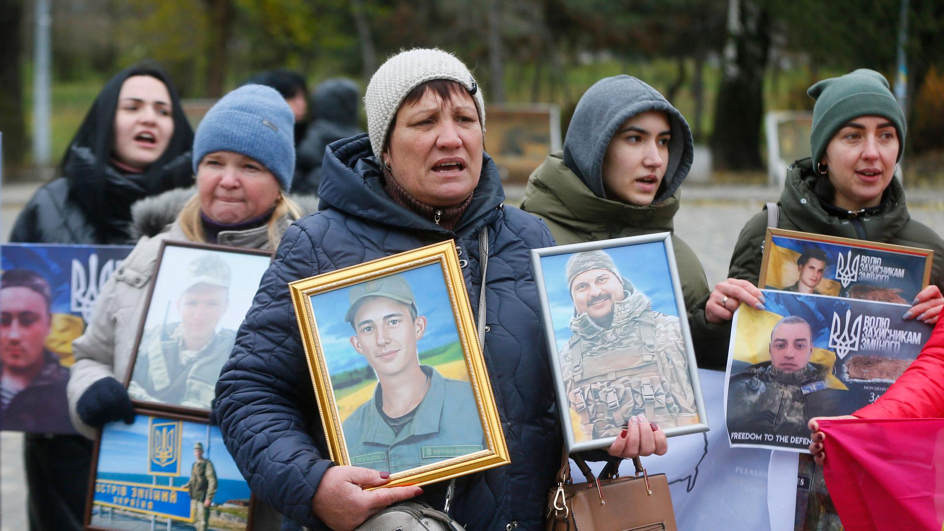 Angehörige von ukrainischen Kriegsgefangenen demonstrieren in der ukrainischen Stadt Odessa Angehörige von ukrainischen Kriegsgefangenen demonstrieren in der ukrainischen Stadt Odessa