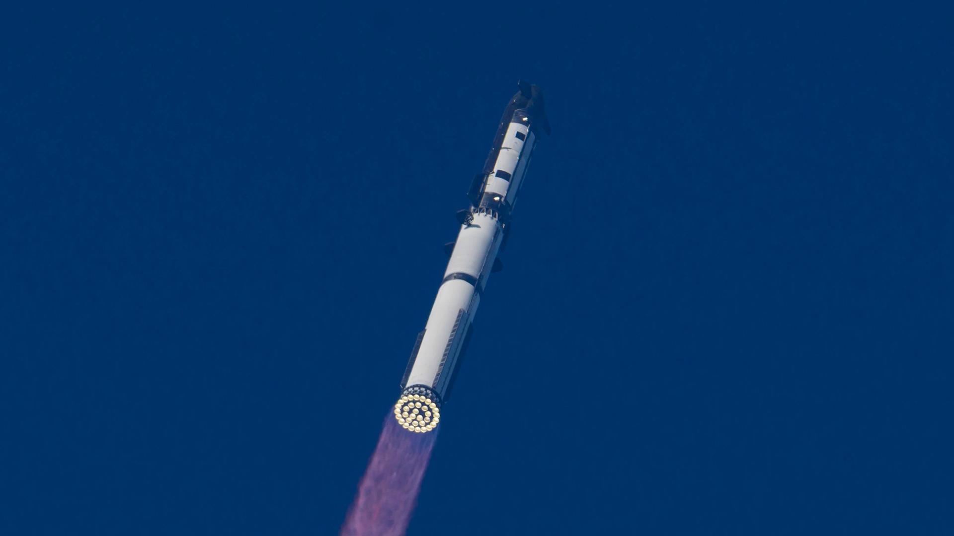 Eine neue Version der SpaceX-Starship-Rakete startet am 22. Mai 2026 von der Starbase in Texas. Eine neue Version der SpaceX-Starship-Rakete startet am 22. Mai 2026 von der Starbase in Texas.