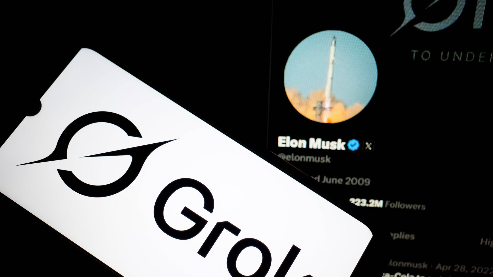 Das Logo der KI Grok von X (ehemals Twitter) auf einem Smartphone-Display. Im Hintergrund das X-Profil des X-Eigentümers Elon Musk auf einem größeren Display. Das Logo der KI Grok von X (ehemals Twitter) auf einem Smartphone-Display. Im Hintergrund das X-Profil des X-Eigentümers Elon Musk auf einem größeren Display.