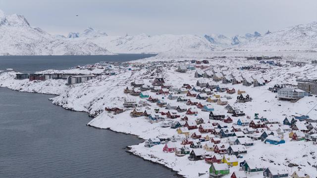 Verschneite Häuser in Nuuk, Grönland