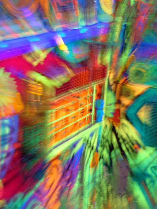 Neonfarbenes Durcheinander, grell, schrill, skurril, poppig, Popkultur, Kunst, kuenstlich, Spielzeug, Kaleidoskop, Effekt, Durcheinander, Chaos, neonfarben, bunt, farbenfroh, Transparenz, Halluzination, Wahrnehmung, Halo-Effekt, Drogen, Drogenkonsum,… Neonfarbenes Durcheinander, grell, schrill, skurril, poppig, Popkultur, Kunst, kuenstlich, Spielzeug, Kaleidoskop, Effekt, Durcheinander, Chaos, neonfarben, bunt, farbenfroh, Transparenz, Halluzination, Wahrnehmung, Halo-Effekt, Drogen, Drogenkonsum,…