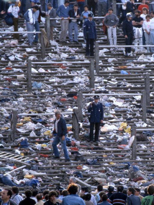Verwüstete Tribuene nach den Krawallen im Brüsseler Heyselstadion; Am Rande des Fussballspiels Juventus Turin - FC Liverpool 1:0, Europapokal der Landesmeister, 29.05.1985