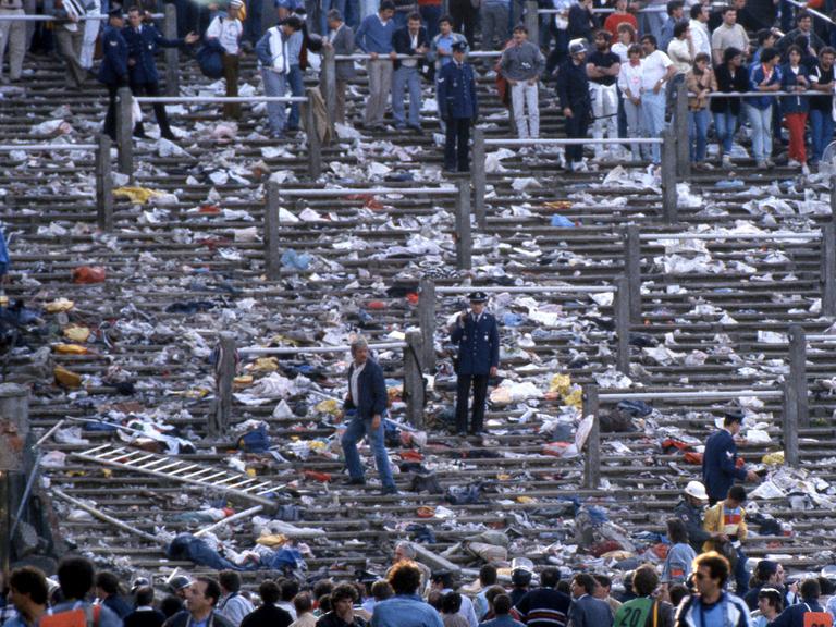 Verwüstete Tribuene nach den Krawallen im Brüsseler Heyselstadion; Am Rande des Fussballspiels Juventus Turin - FC Liverpool 1:0, Europapokal der Landesmeister, 29.05.1985
