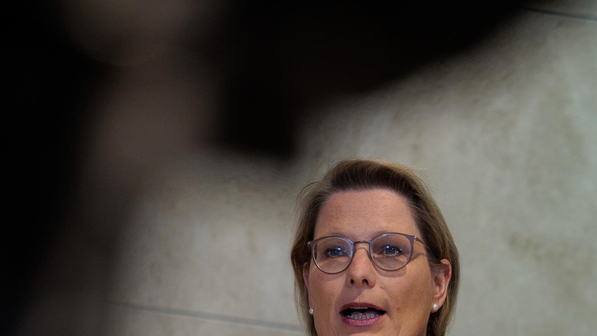 Stefanie Hubig (SPD), Bundesjustizministerin, gibt ein Pressestatement im Willy-Brandt-Haus.