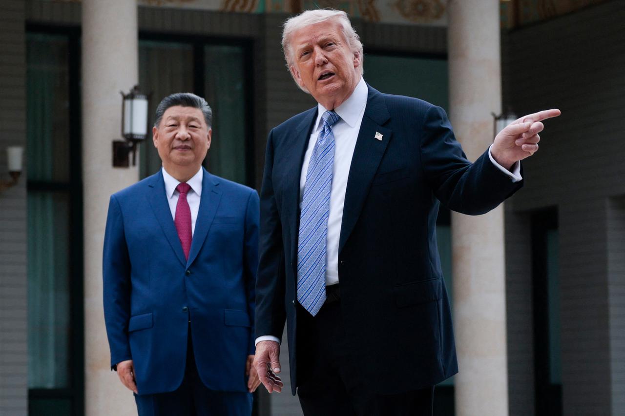 US-Präsident Donald Trump mit seinem Gastgeber, Chinas Staatschef Xi Jinping, im Zhongnanhai-Garten in Peking