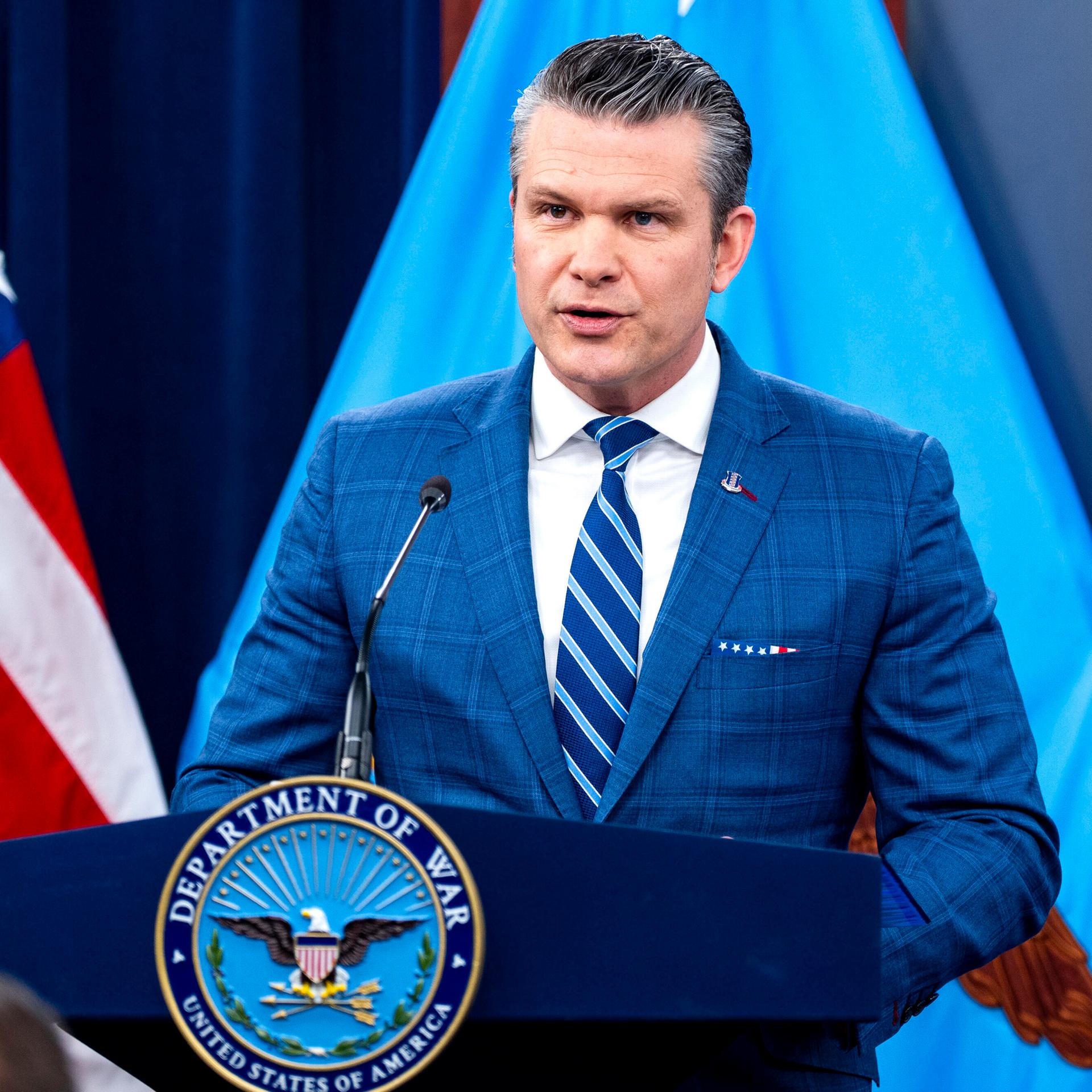 US-Verteidigungsminister Pete Hegseth spricht auf einer Pressekonferenz im Pentagon (Arlington, USA, 8.04.2026)