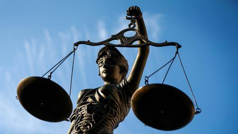 Eine Statue der Justitia, der römischen Göttin der Gerechtigkeit
