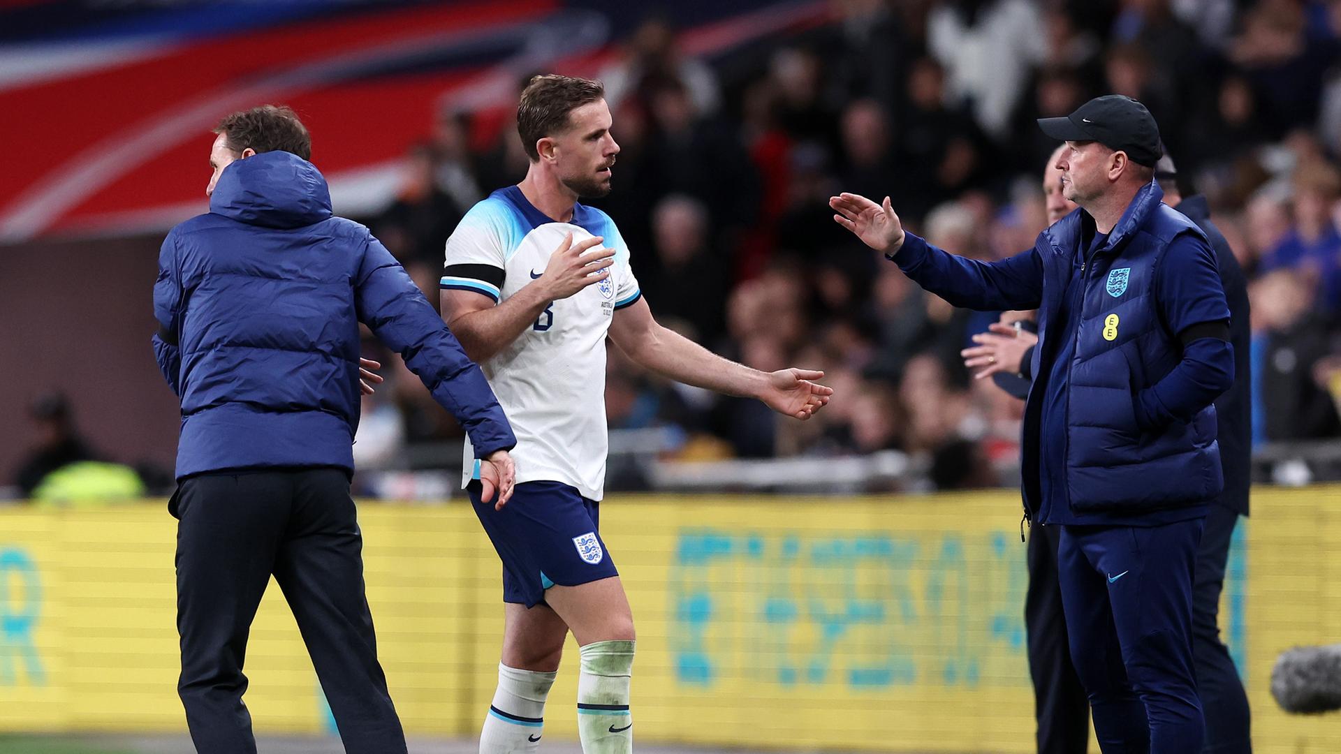 Jordan Henderson (M) aus England wird ausgewechselt. Jordan Henderson (M) aus England wird ausgewechselt.