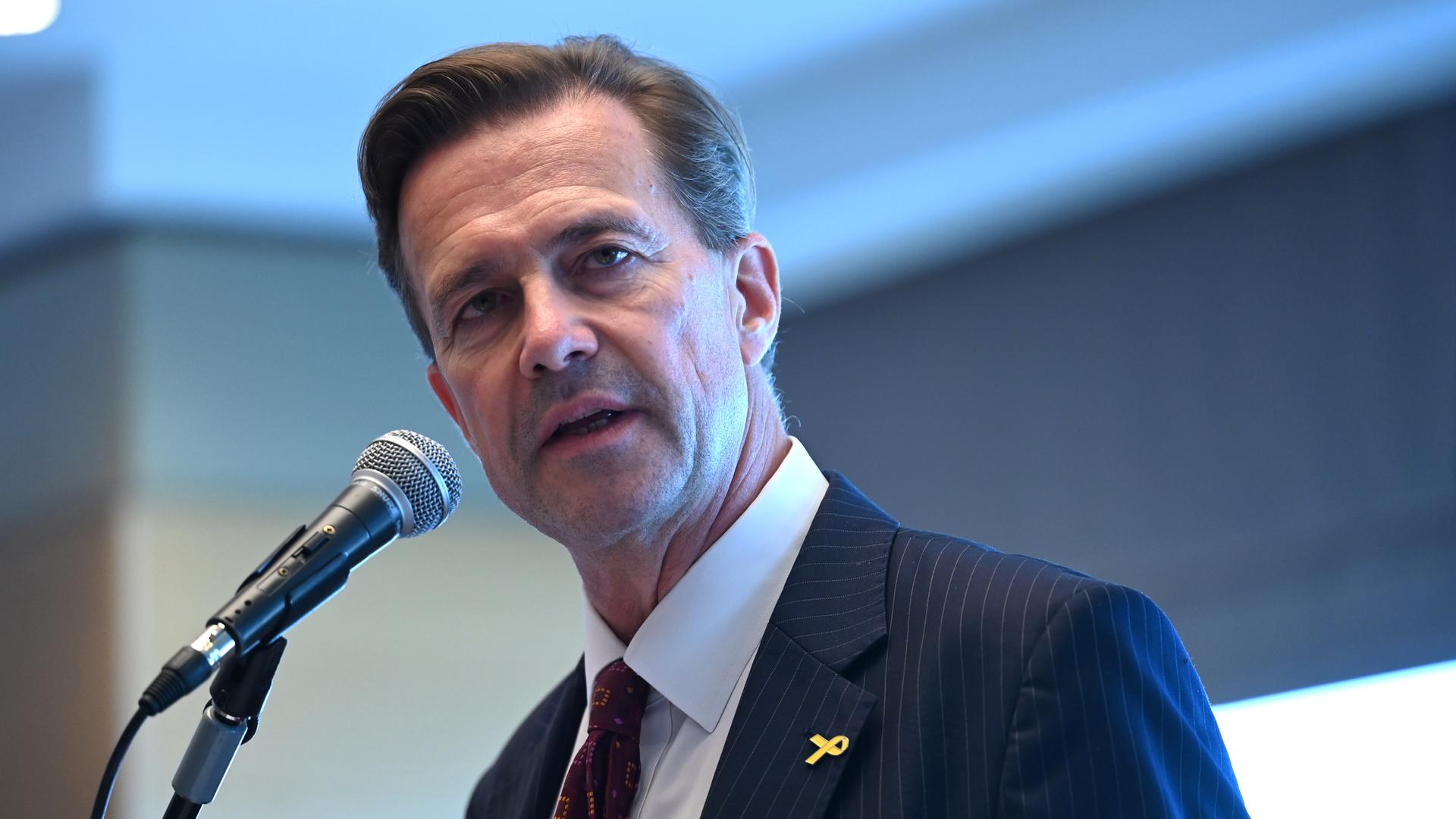 Steffen Seibert, ehemaliger Botschafter Deutschlands in Israel spricht auf einer Konferenz im Hilton Hotel in Tel Aviv.