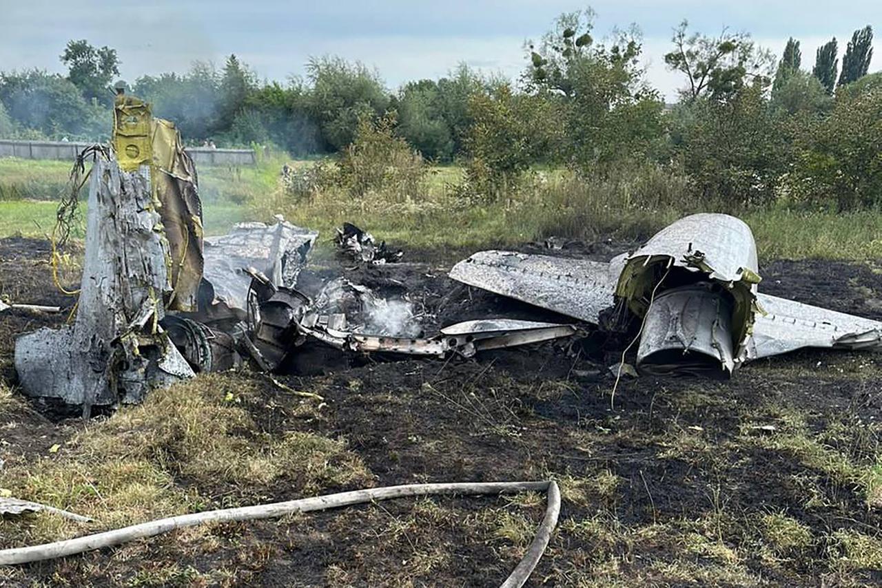 Flugzeugteile am Unglückort