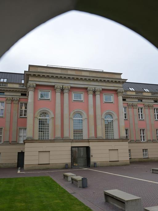 Aussenansicht des Brandenburger Landtags mit Sitz in Potsdam